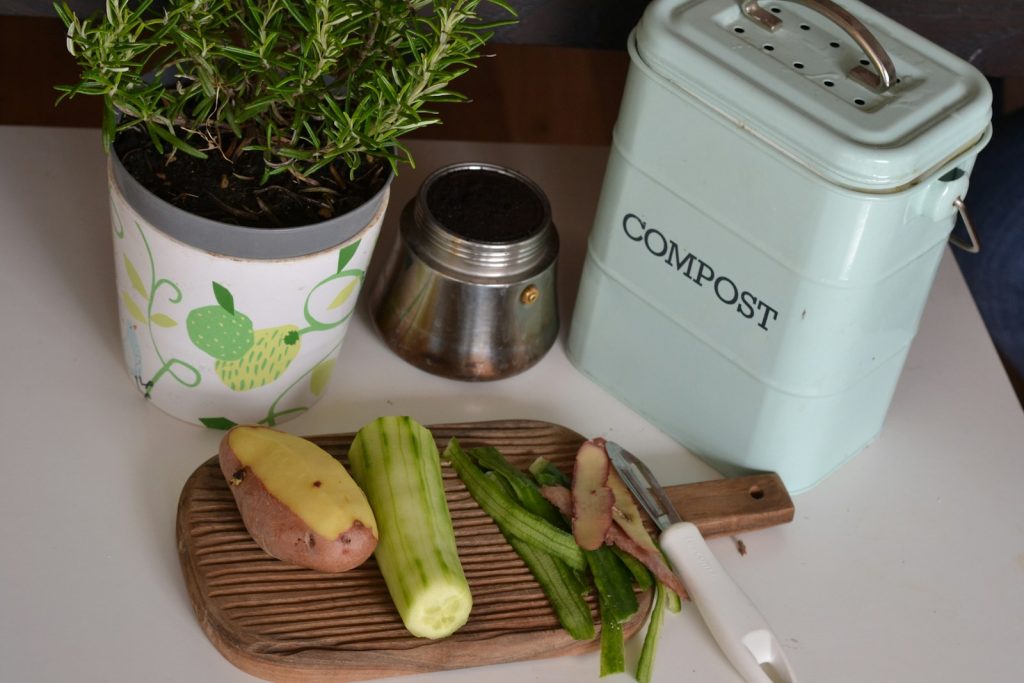 Composter sans bac à compost : techniques et astuces pour débuter