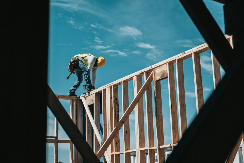 Autoconstruction : se former aux techniques de bâtiment pour un projet réussi